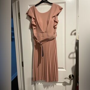 Adorable dress in Small, comes with belt for elevated look